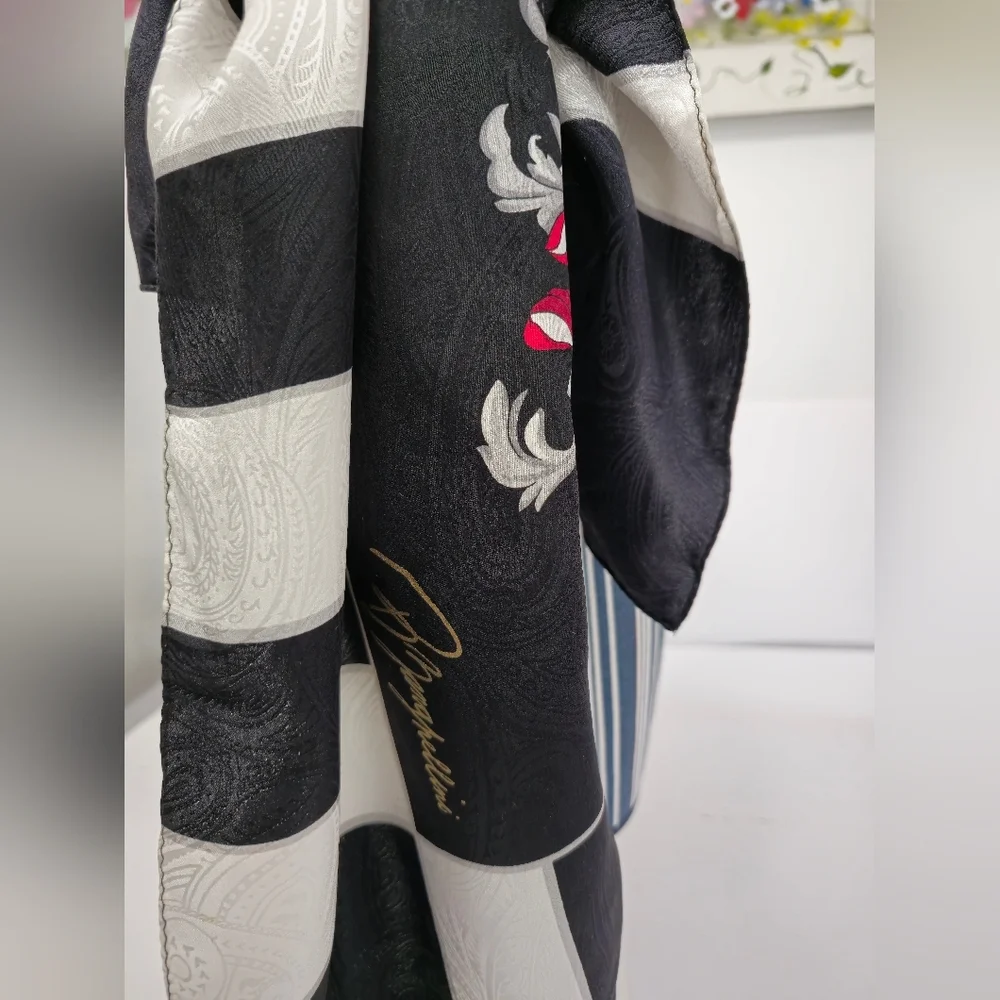 Beautiful Korean 100% Silk Large  Foulard Scarf Baroque Paisley  Black White
